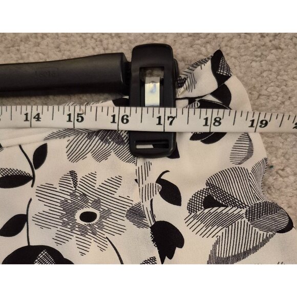 Jones New York 100% Silk Grey Floral Flowy Knee Length Skirt size 18 EUC - Picture 10 of 12